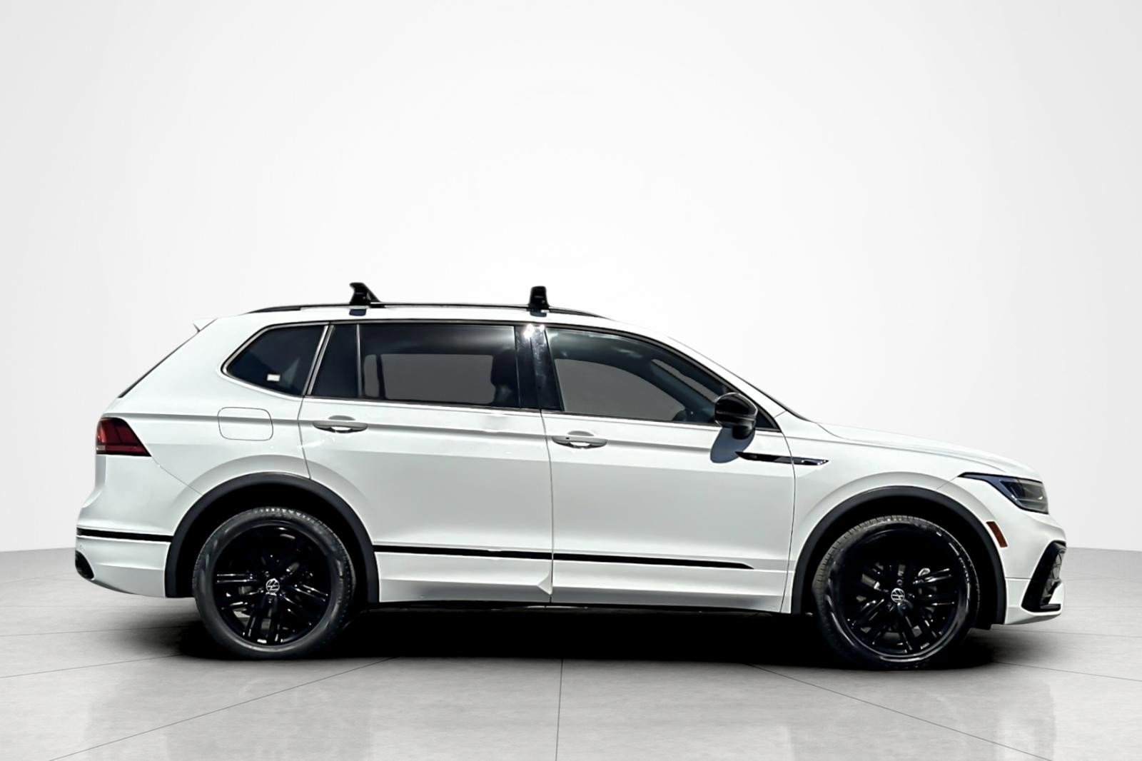 Used 2022 Volkswagen Tiguan SE R-Line image 6