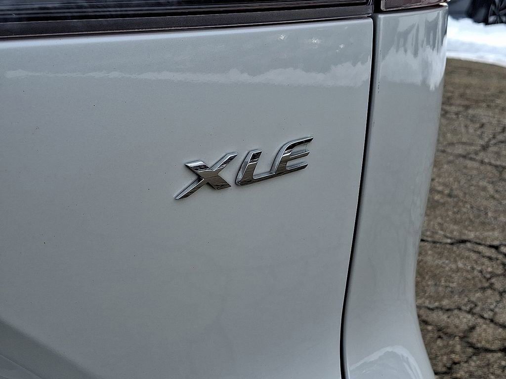 Used 2023 Toyota Corolla Cross XLE image 30