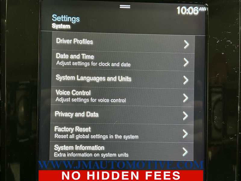 Used 2019 Volvo XC40 T5 Momentum image 29