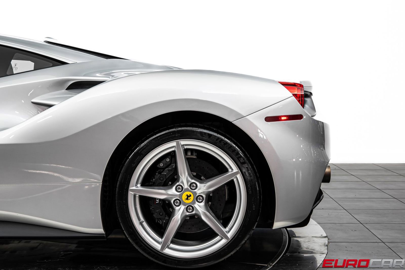 Used 2016 Ferrari 488 GTB RWD image 16