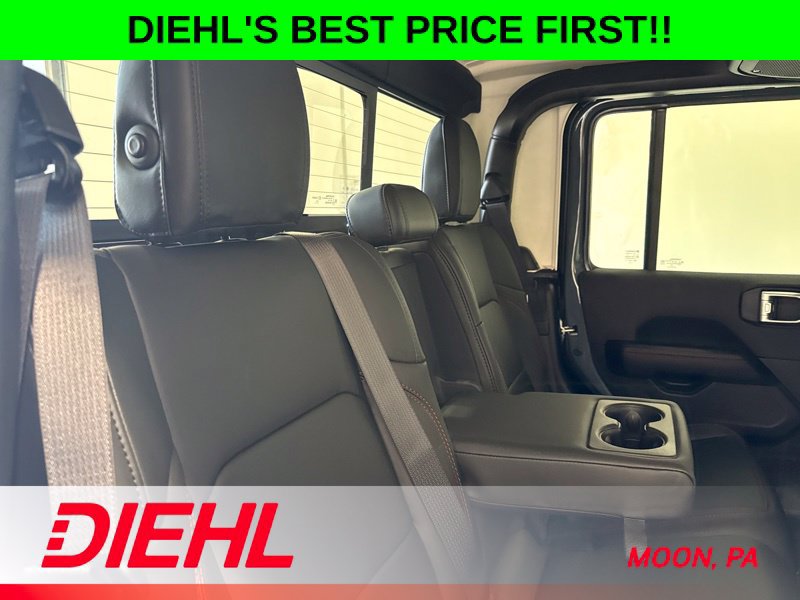 New 2026 Jeep Gladiator Rubicon w/ Steel Power Dome Hood Package AWD/4WD image 11
