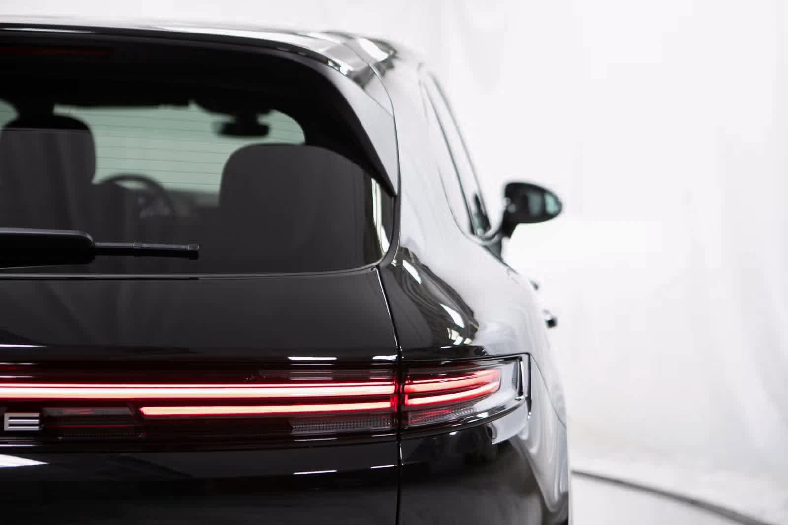 Certified 2025 Porsche Cayenne E-Hybrid AWD/4WD image 20