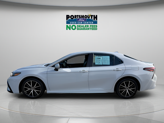 Used 2023 Toyota Camry SE FWD image 2