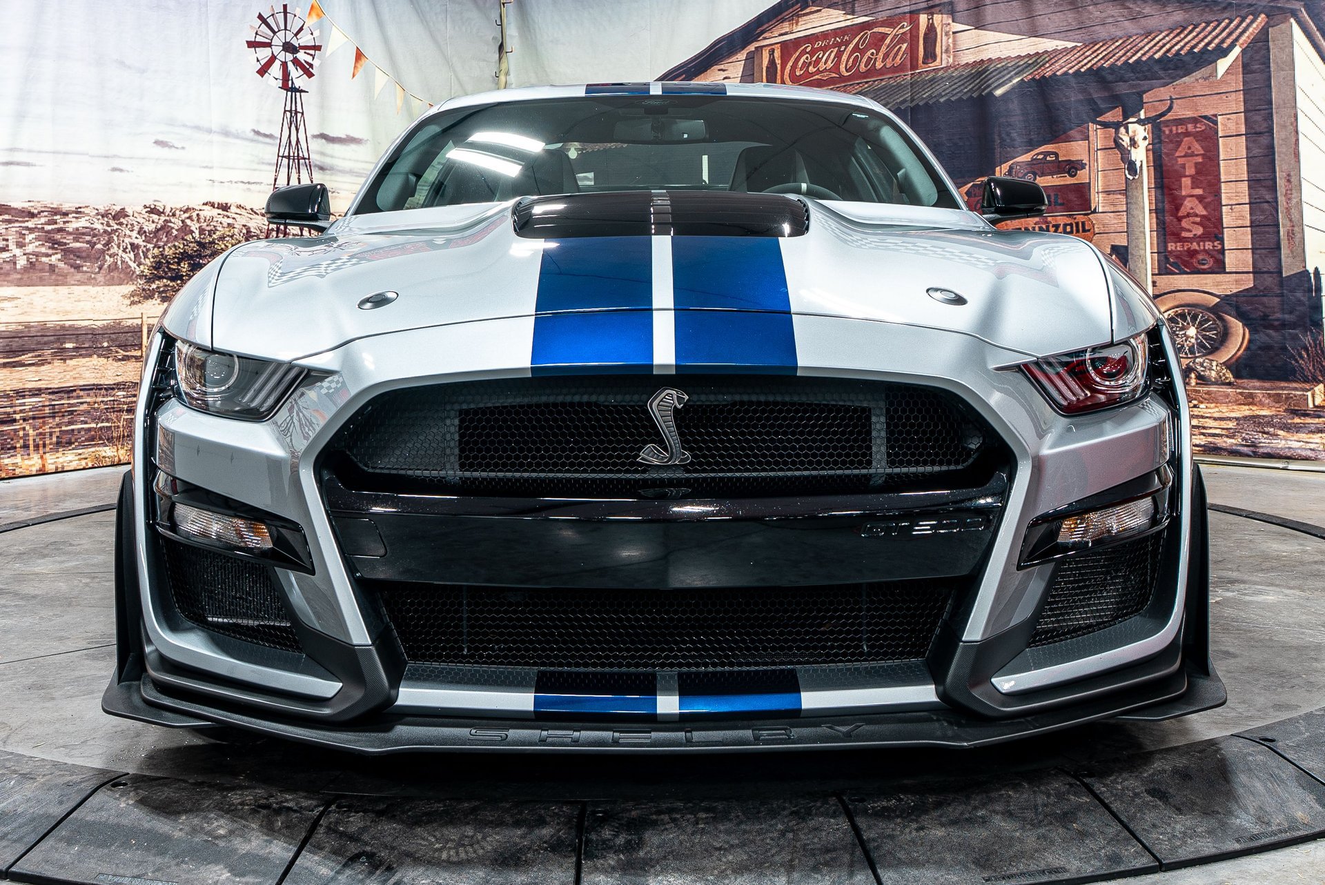 Used 2022 Ford Mustang Shelby GT500 w/ Carbon Fiber Track Pack RWD image 3