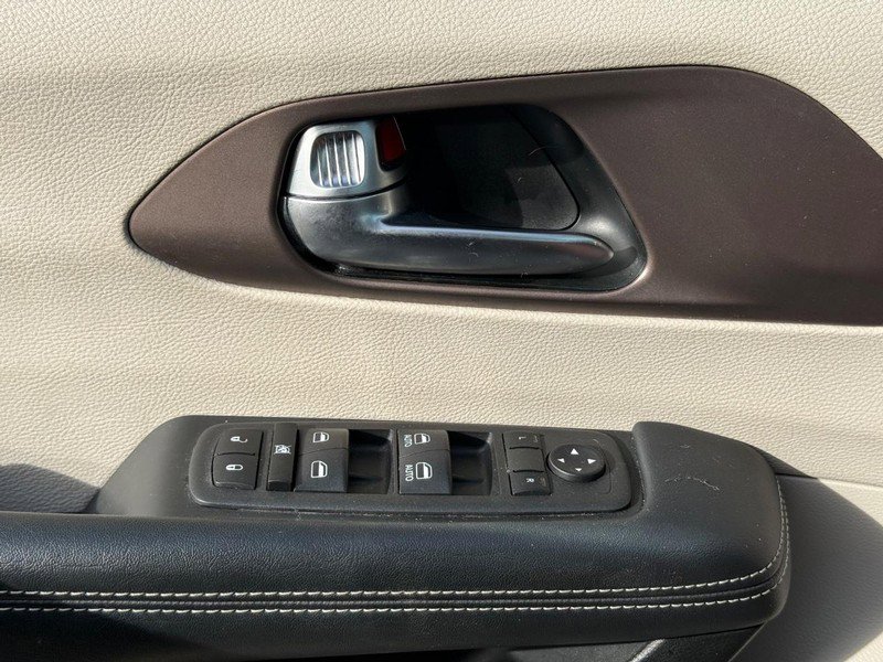 Used 2023 Chrysler Voyager LX image 23