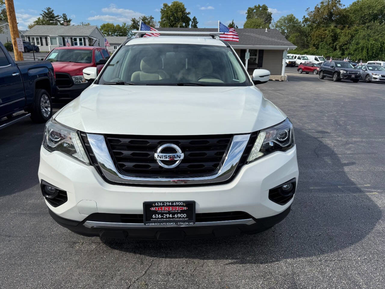 Used 2020 Nissan Pathfinder SV image 3