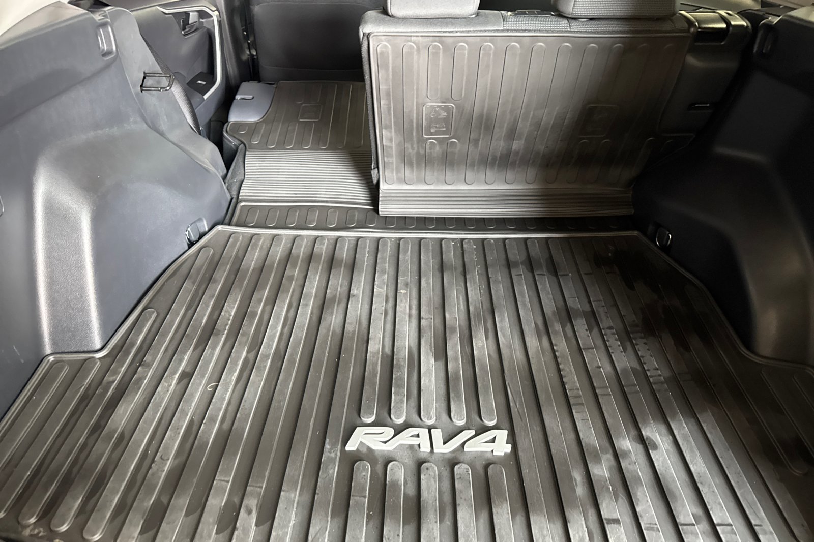 Used 2024 Toyota RAV4 LE AWD/4WD image 16