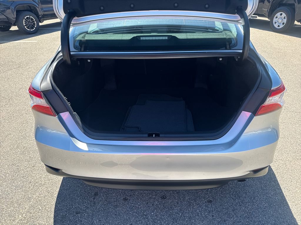 Used 2018 Toyota Camry LE FWD image 38