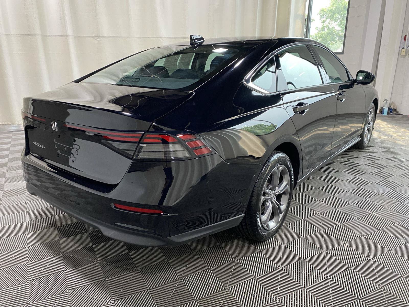 Certified 2023 Honda Accord EX image 7