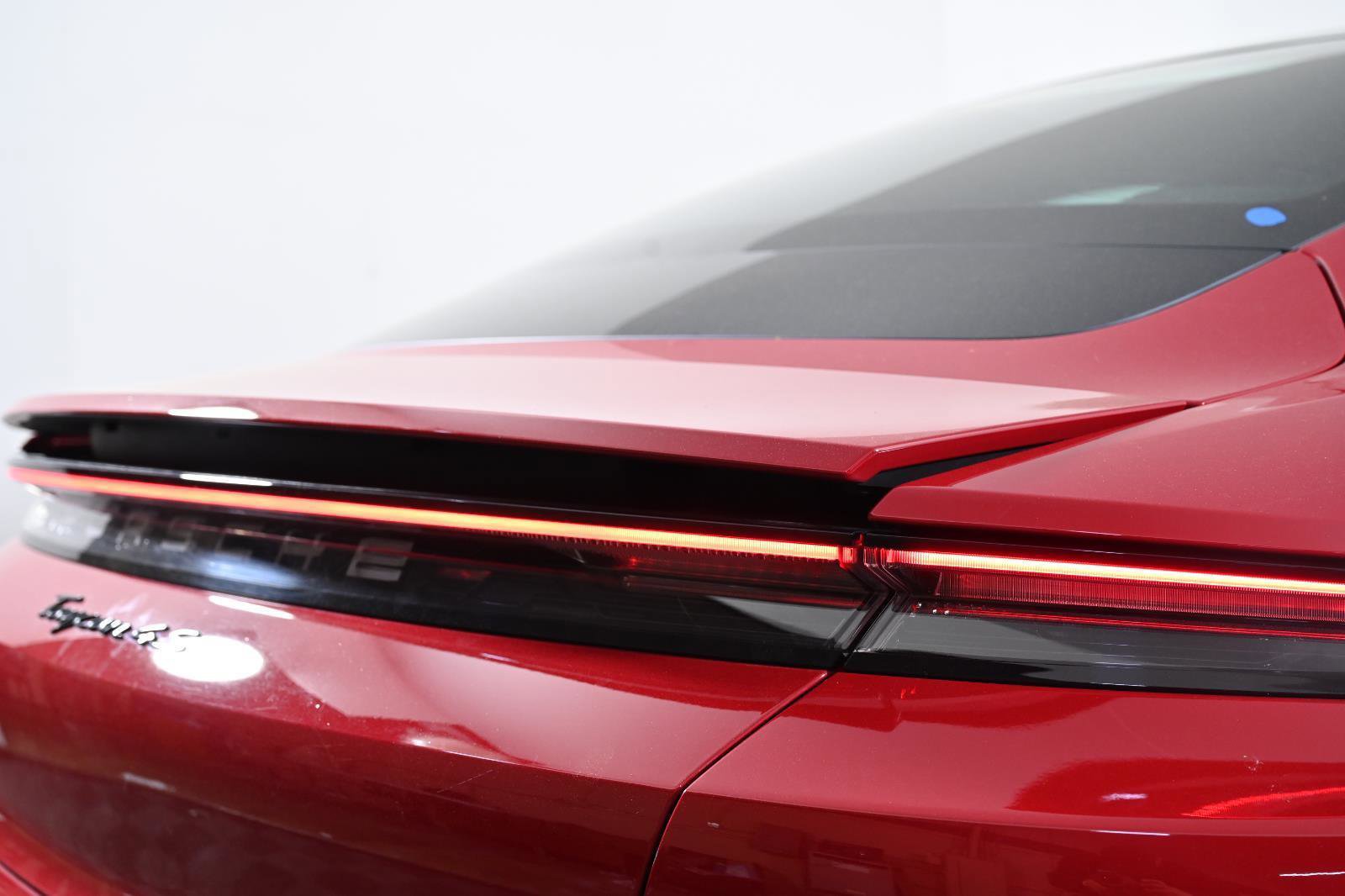 Used 2022 Porsche Taycan 4S image 9