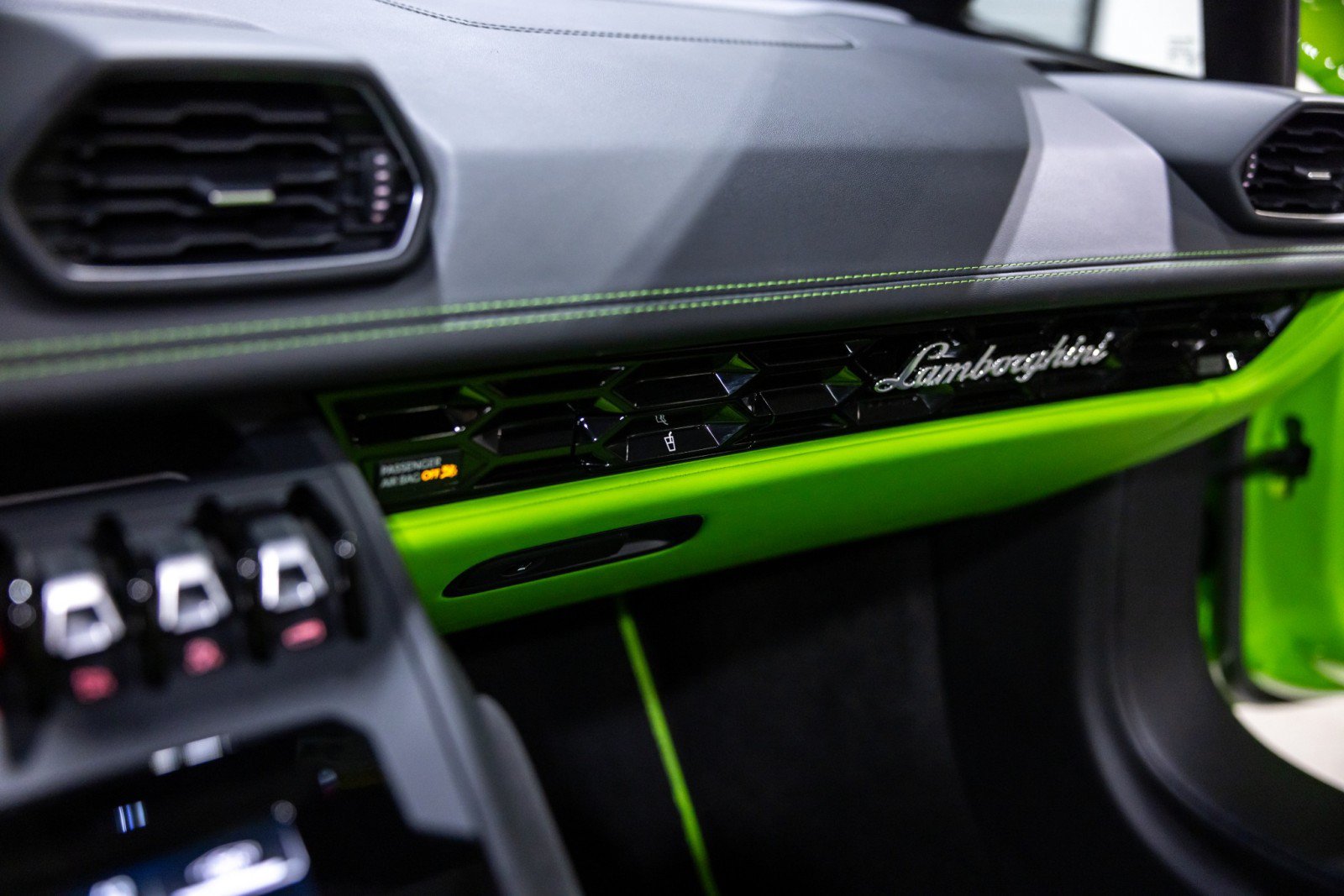 Used 2023 Lamborghini Huracan EVO AWD/4WD image 49