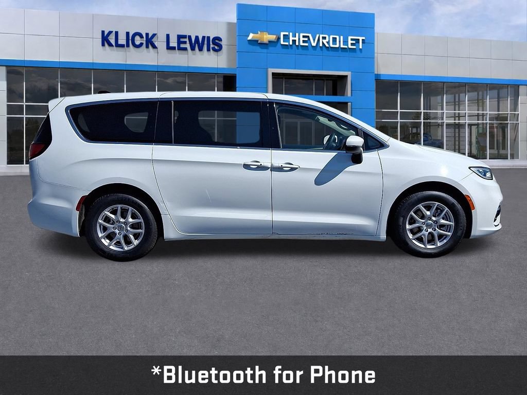 Used 2023 Chrysler Pacifica Touring-L FWD image 9
