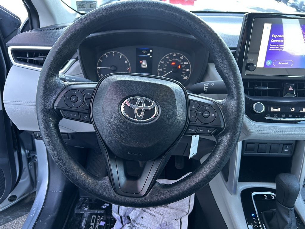 Used 2025 Toyota Corolla Cross L image 19