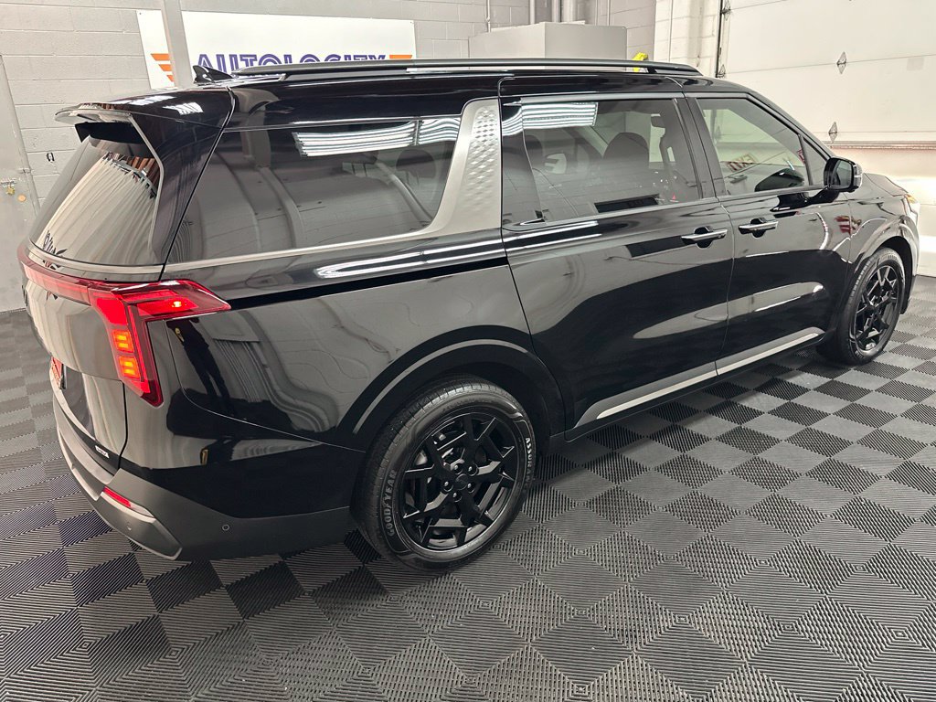Used 2026 Kia Carnival SX w/ SX Dark Edition Package FWD image 10