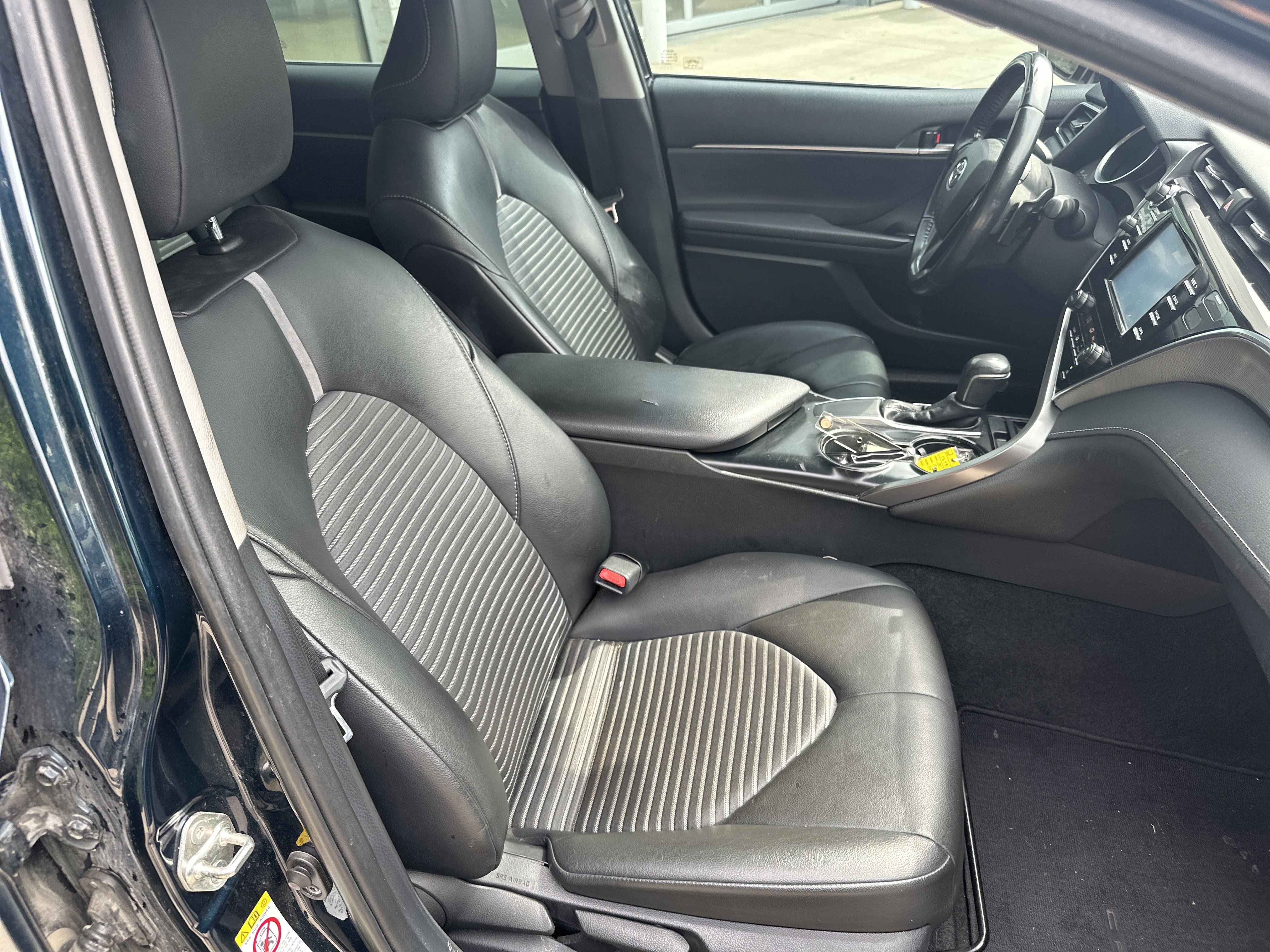 Used 2018 Toyota Camry SE w/ Convenience Package FWD image 24