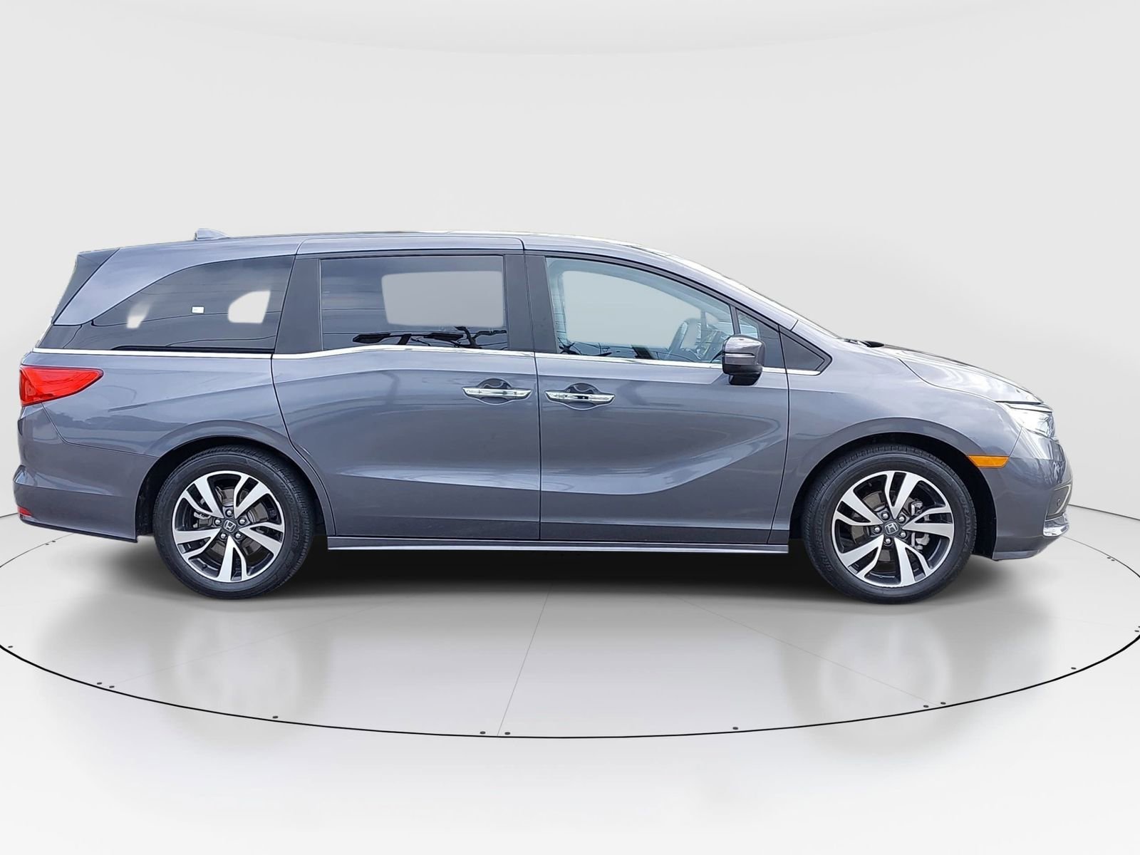 Certified 2024 Honda Odyssey Touring image 4