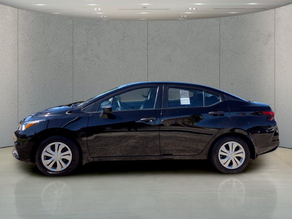 Used 2022 Nissan Versa S w/ Electronics Package FWD image 2