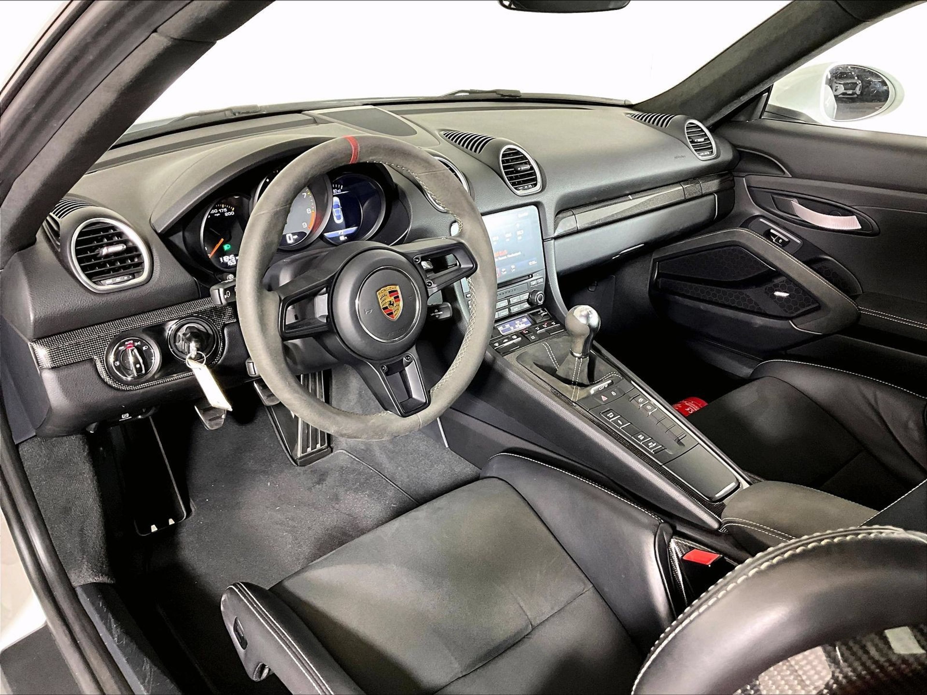 Certified 2022 Porsche 718 Cayman GT4 RWD image 4