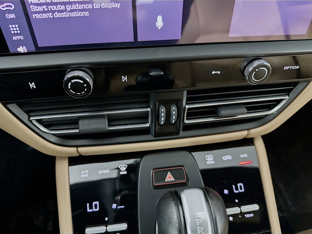 Certified 2023 Porsche Macan AWD/4WD image 18