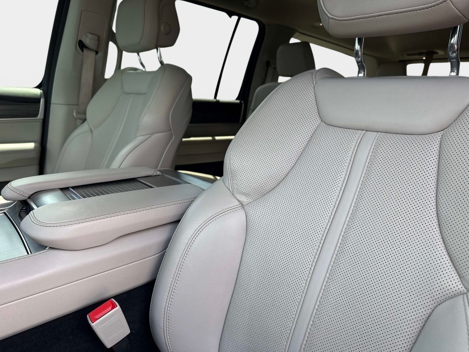 Used 2023 Jeep Wagoneer Series II w/ Convenience Group I AWD/4WD image 26