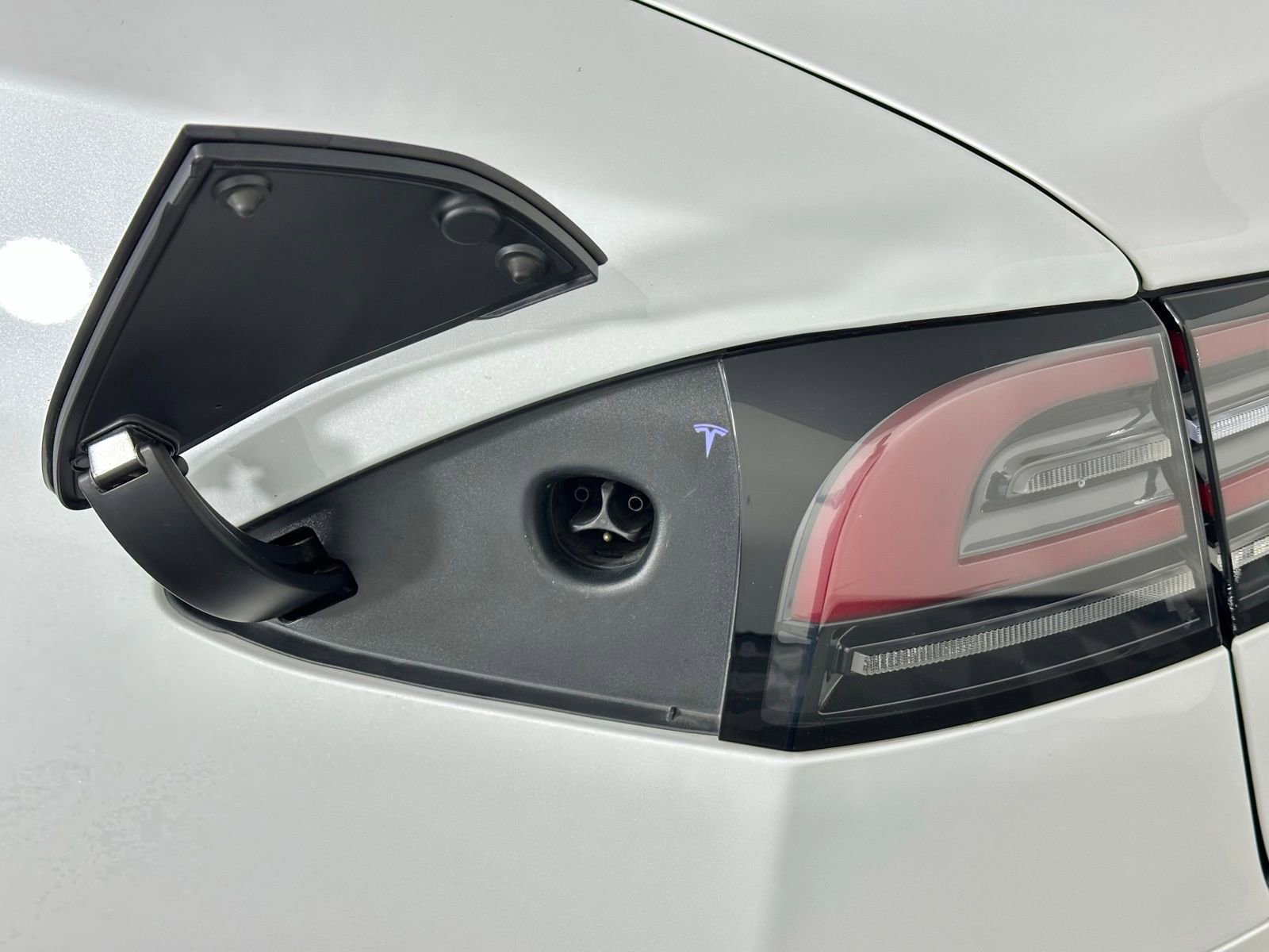 Used 2022 Tesla Model S image 14