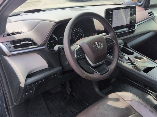 Used 2022 Toyota Sienna Platinum AWD/4WD image 12