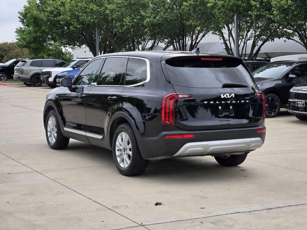 Certified 2022 Kia Telluride LX image 3