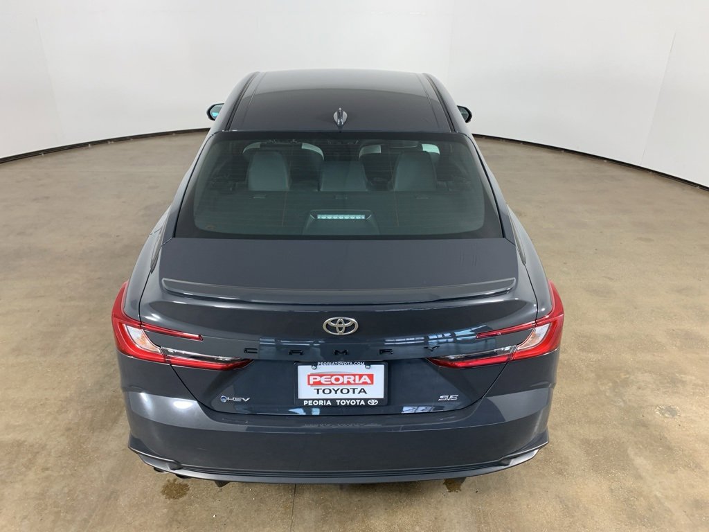 Used 2025 Toyota Camry SE image 11
