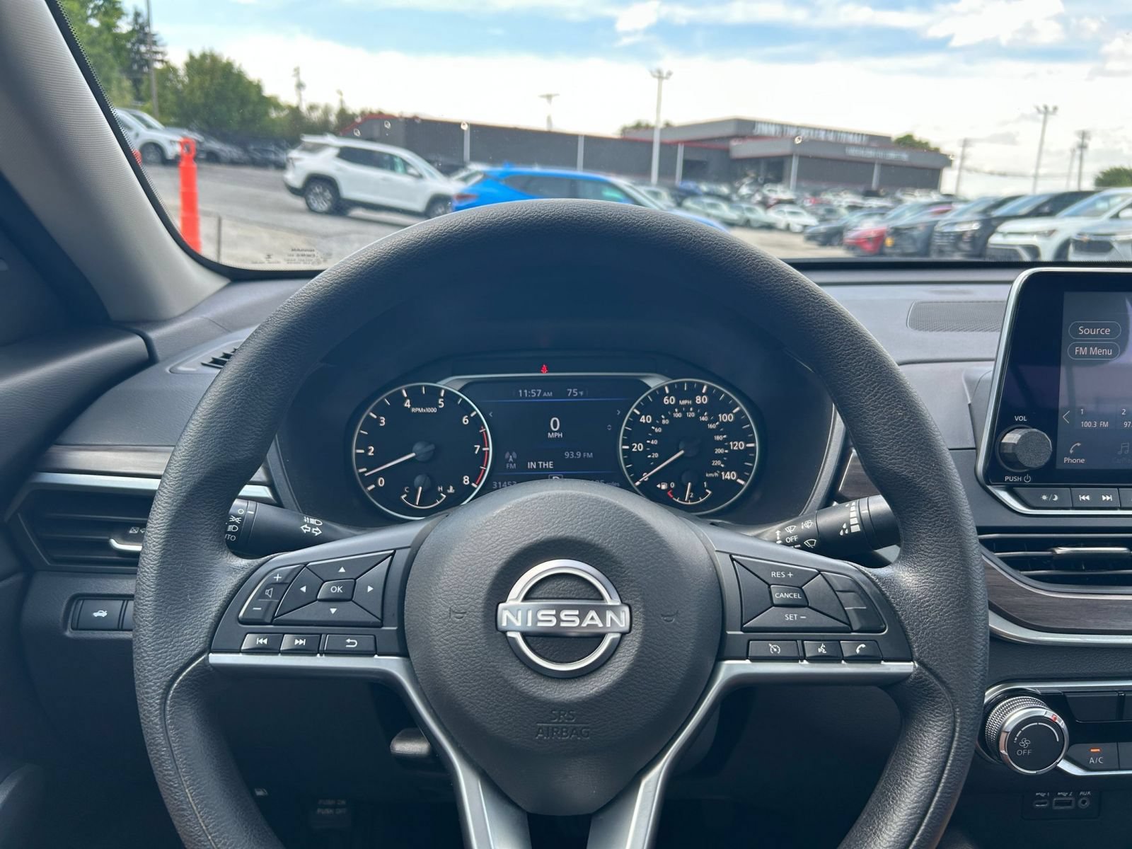 Used 2025 Nissan Altima 2.5 SV FWD image 24