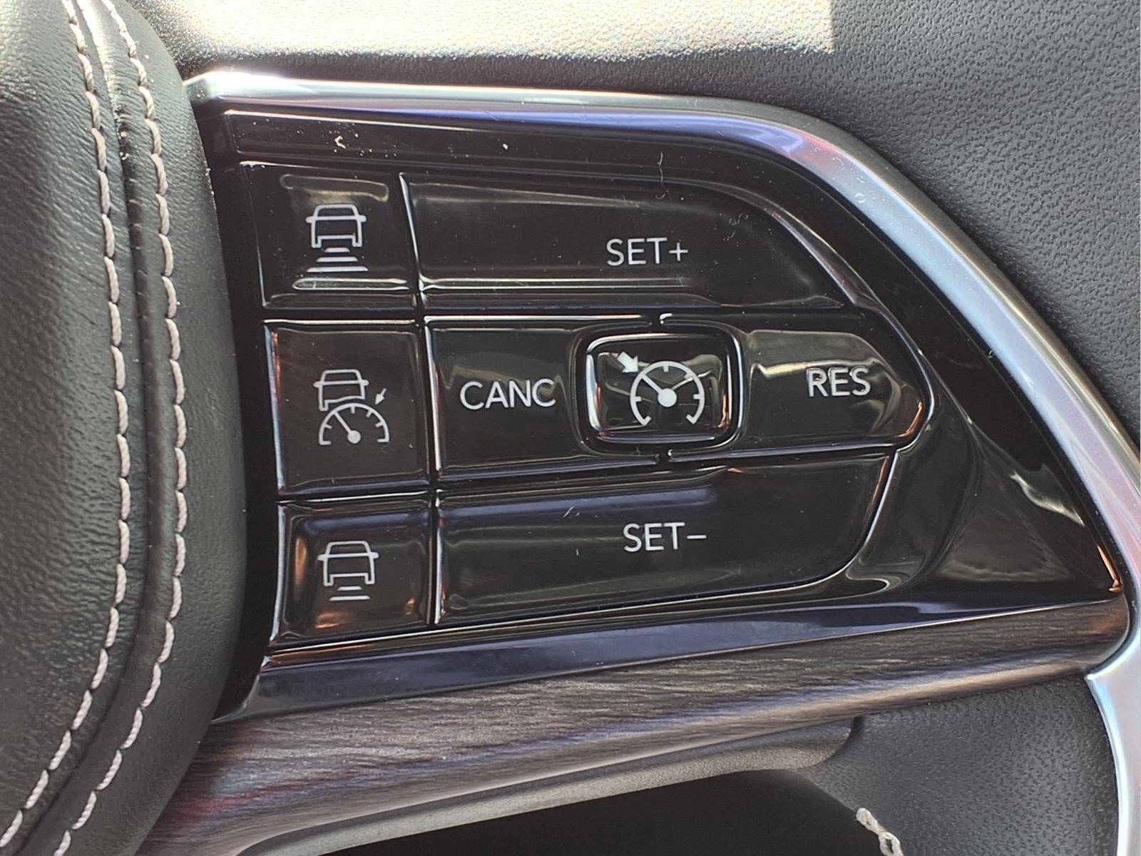 Used 2025 Jeep Grand Cherokee L Overland AWD/4WD image 18