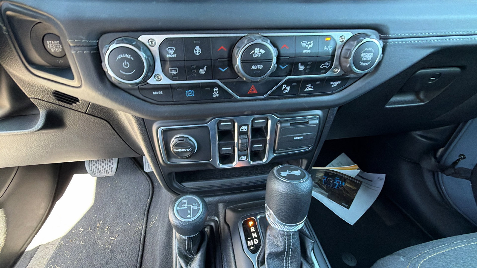 Used 2025 Jeep Wrangler Sahara w/ Safety Group AWD/4WD image 31