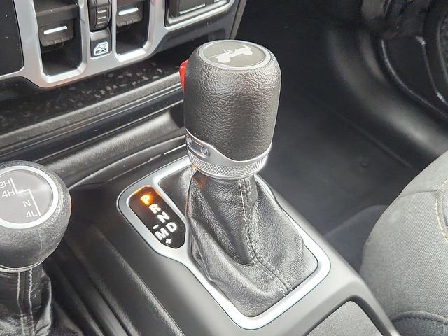 Used 2025 Jeep Wrangler Unlimited Sahara AWD/4WD image 9