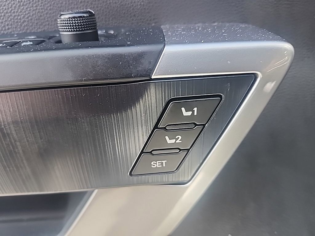 Used 2023 Toyota Tundra Platinum AWD/4WD image 9
