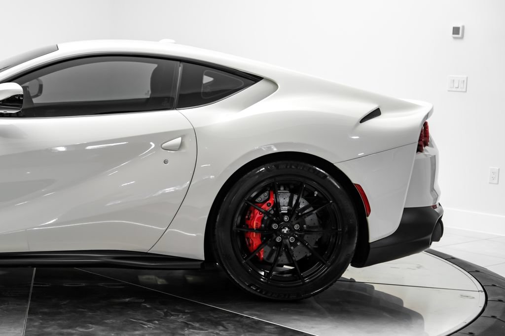 Used 2019 Ferrari 812 Superfast RWD image 13