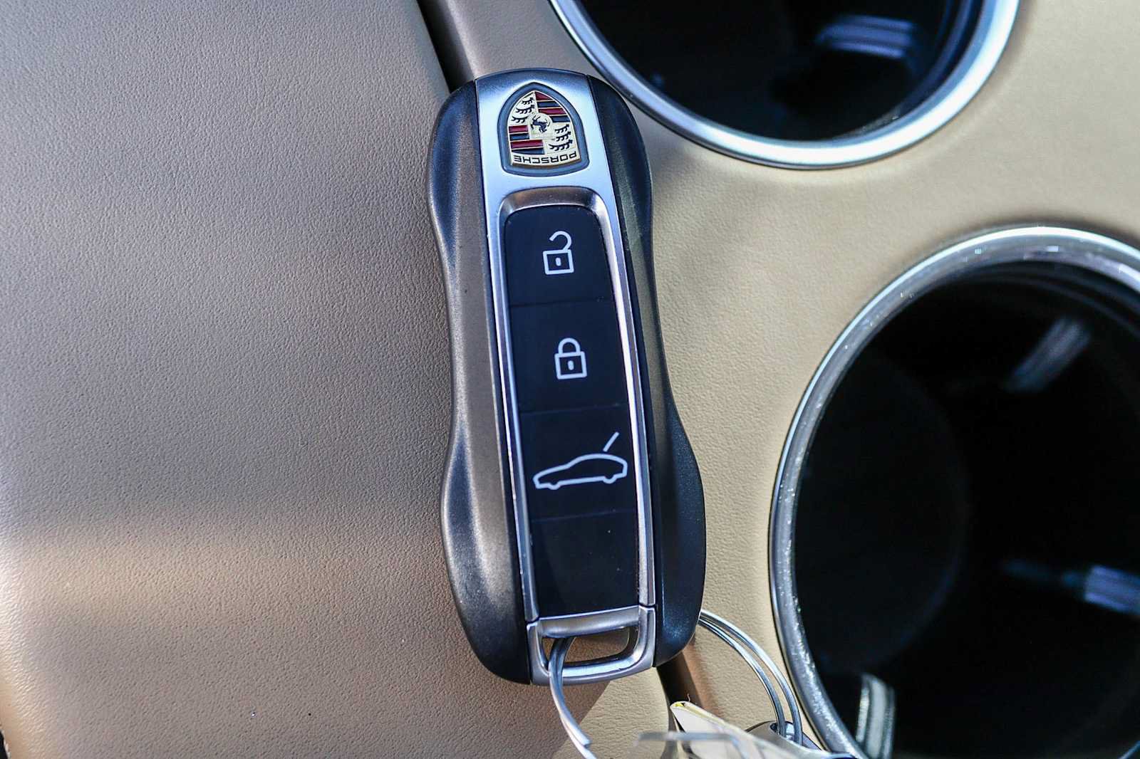 Used 2021 Porsche Panamera RWD image 27