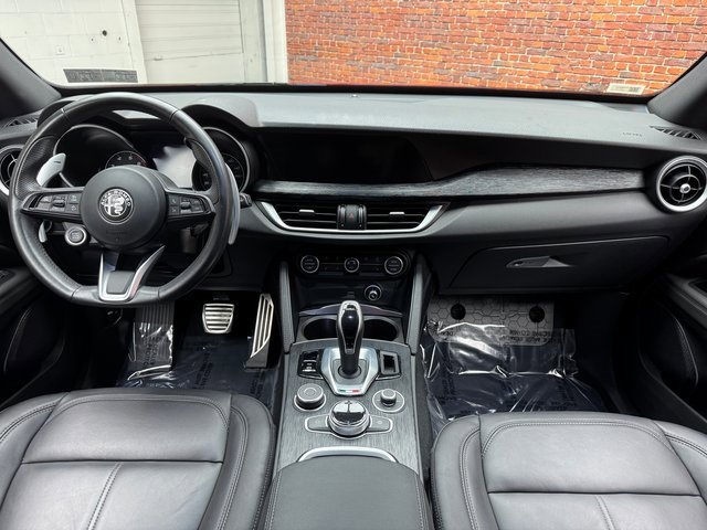 Used 2022 Alfa Romeo Stelvio Sprint image 13