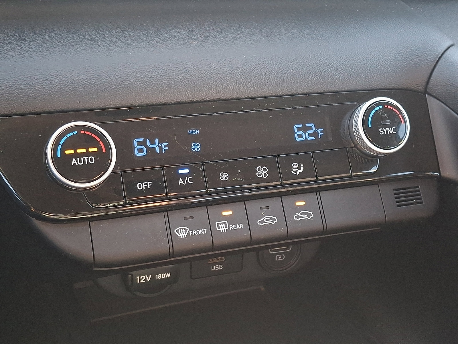 Used 2023 Hyundai Elantra SEL image 15