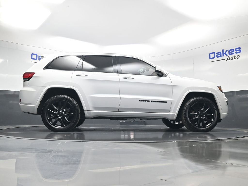 Used 2018 Jeep Grand Cherokee Altitude image 45