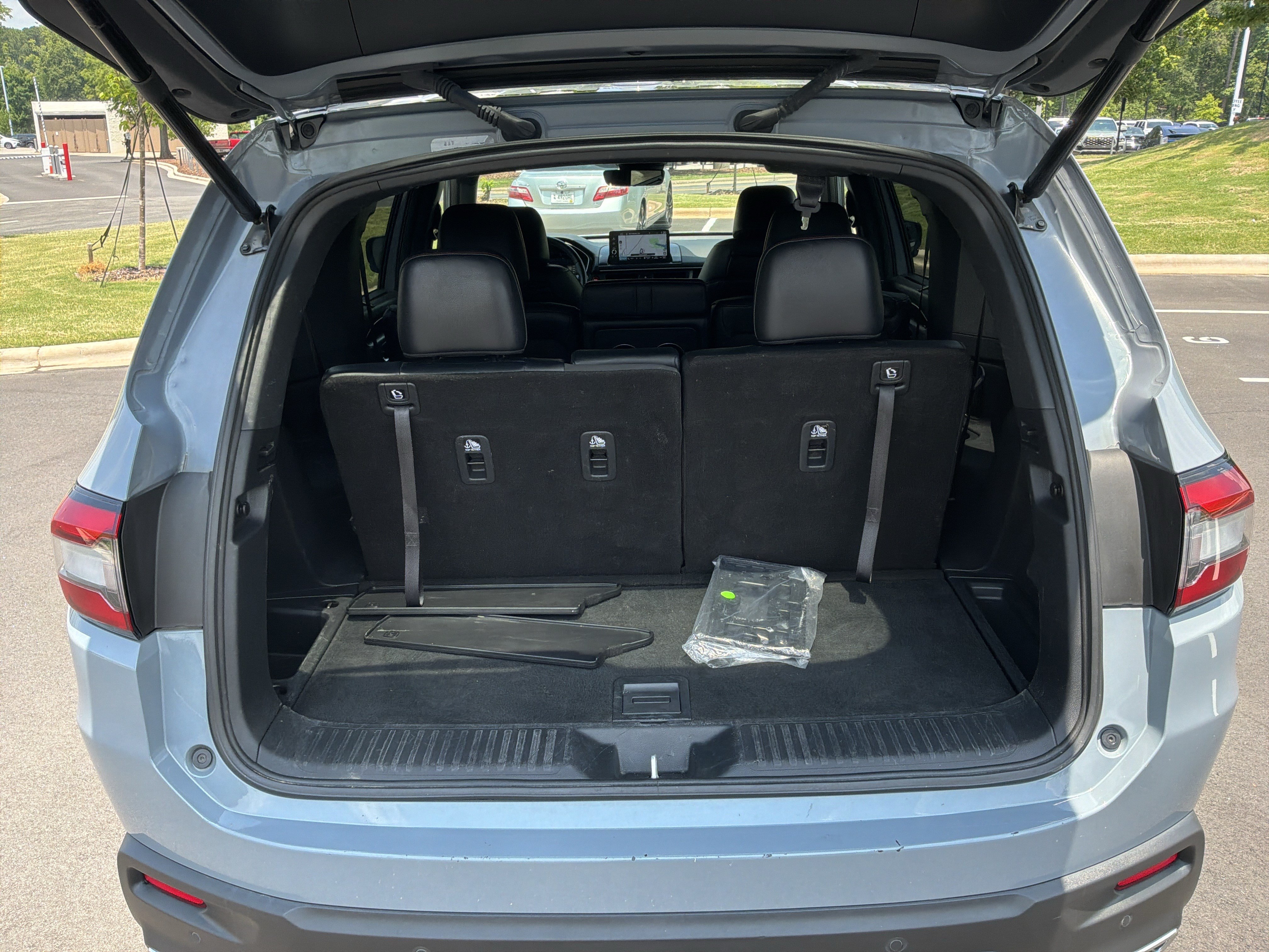 Used 2025 Honda Pilot Black Edition image 32
