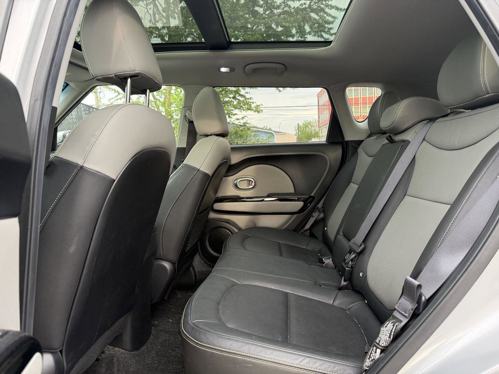 Used 2016 Kia Soul + w/ Primo Package FWD image 10