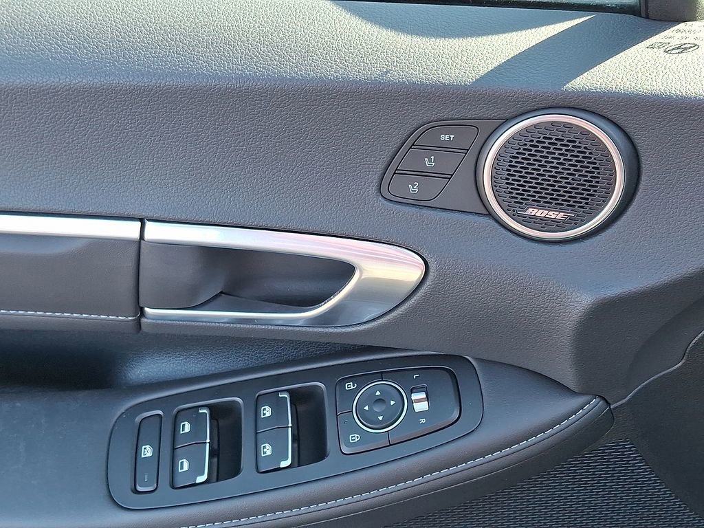 Used 2022 Hyundai Sonata Limited w/ Preferred Accessory Package image 2