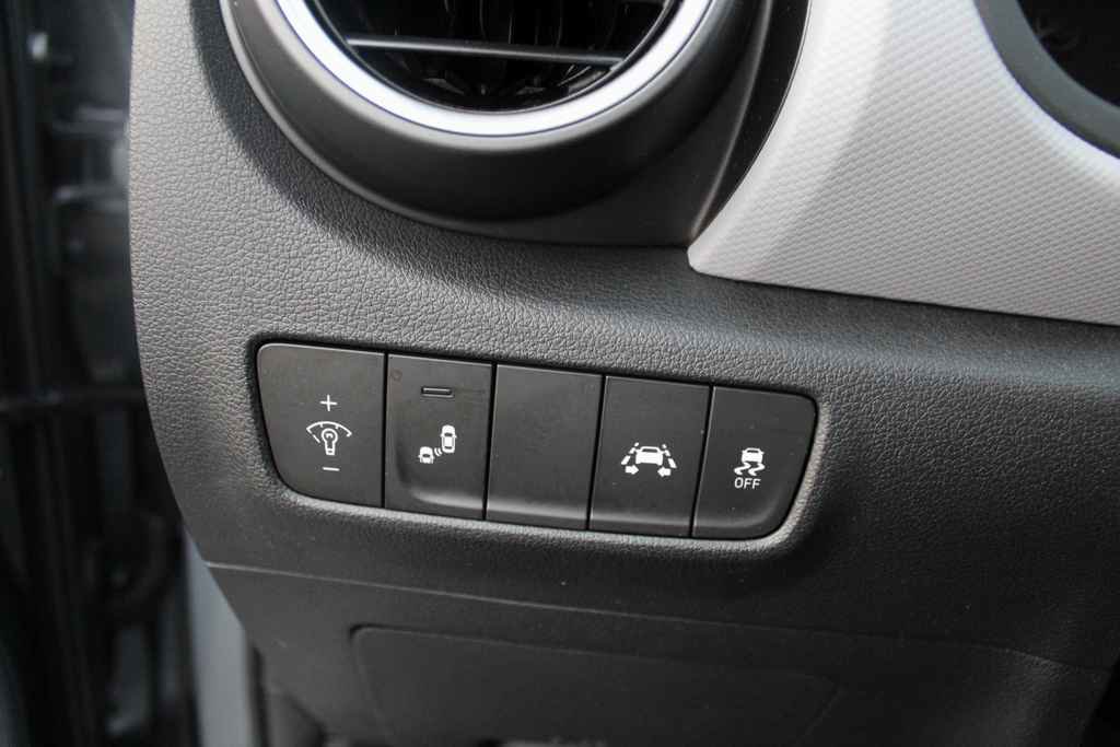 Used 2021 Hyundai Kona Limited w/ Cargo Package image 12