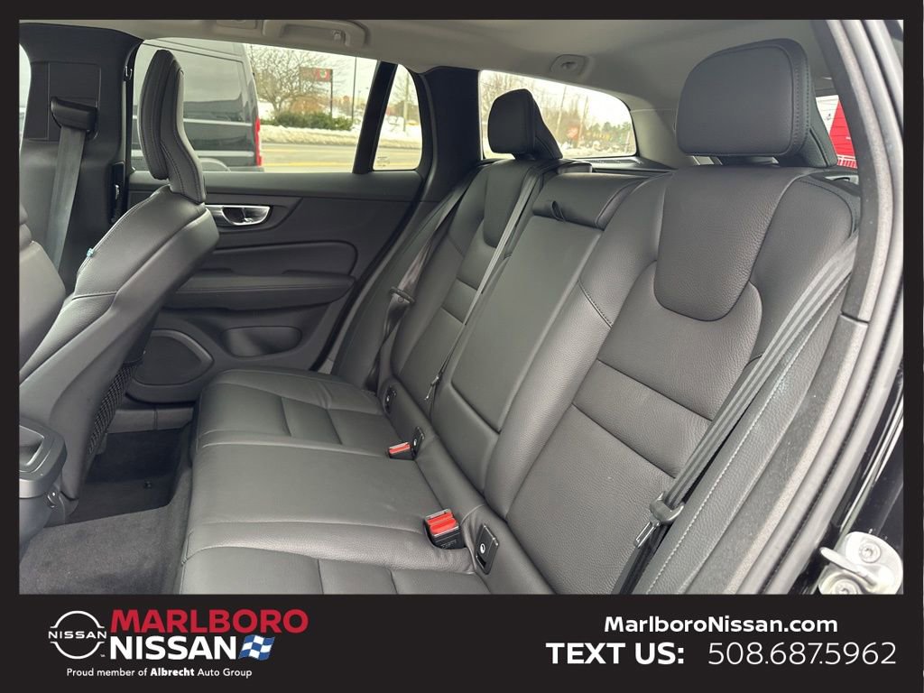 Used 2024 Volvo V60 B5 Cross Country Plus image 8