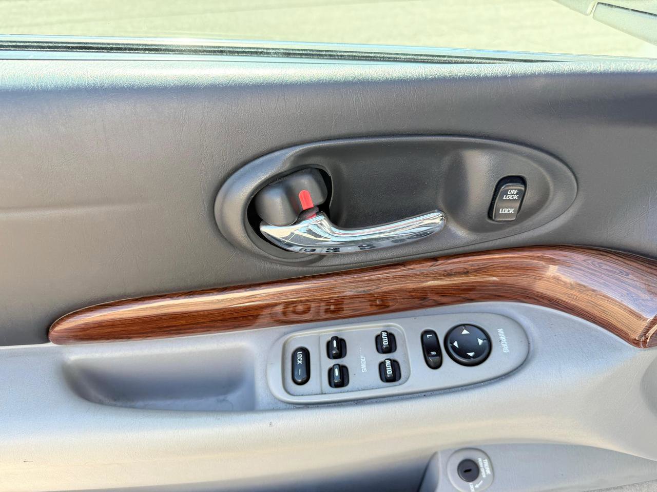 Used 2005 Buick Le Sabre Custom image 15