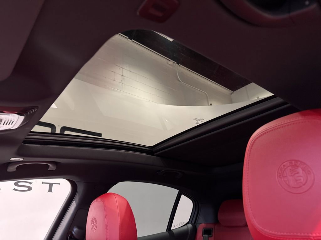 Used 2023 Alfa Romeo Stelvio Veloce image 15