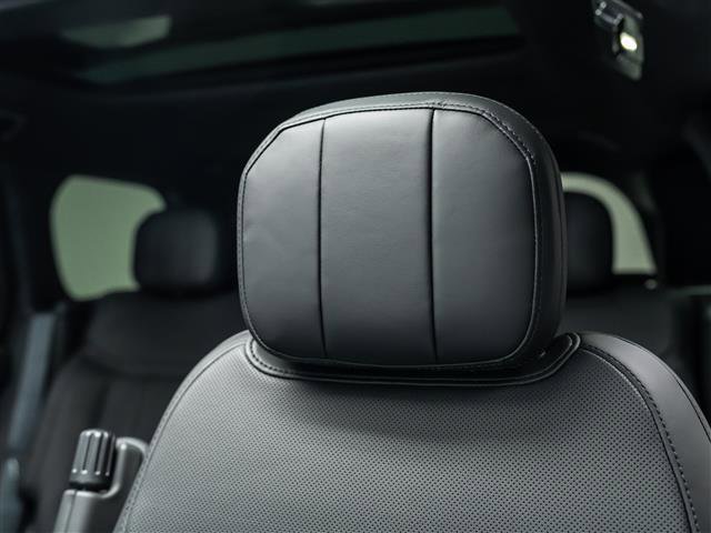 Used 2025 Land Rover Range Rover SE image 14