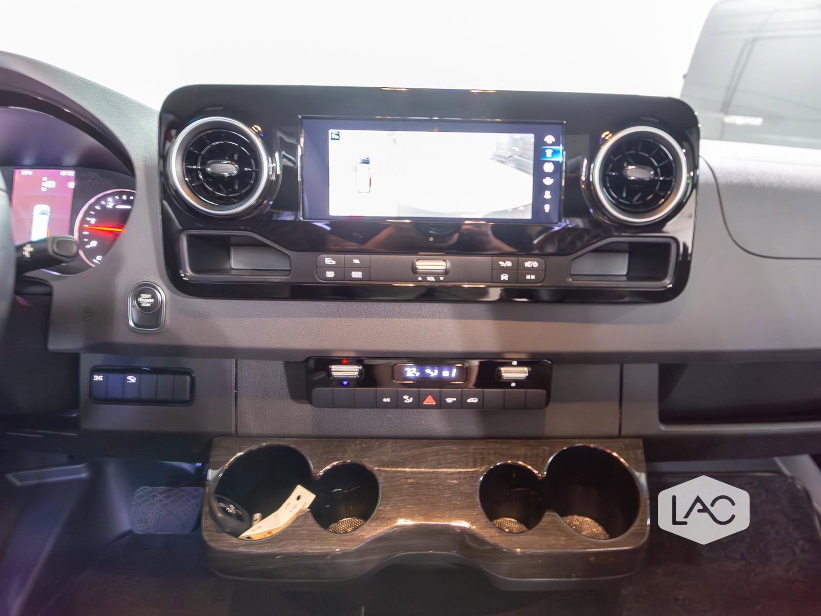 Used 2022 Mercedes-Benz Sprinter 2500 image 9