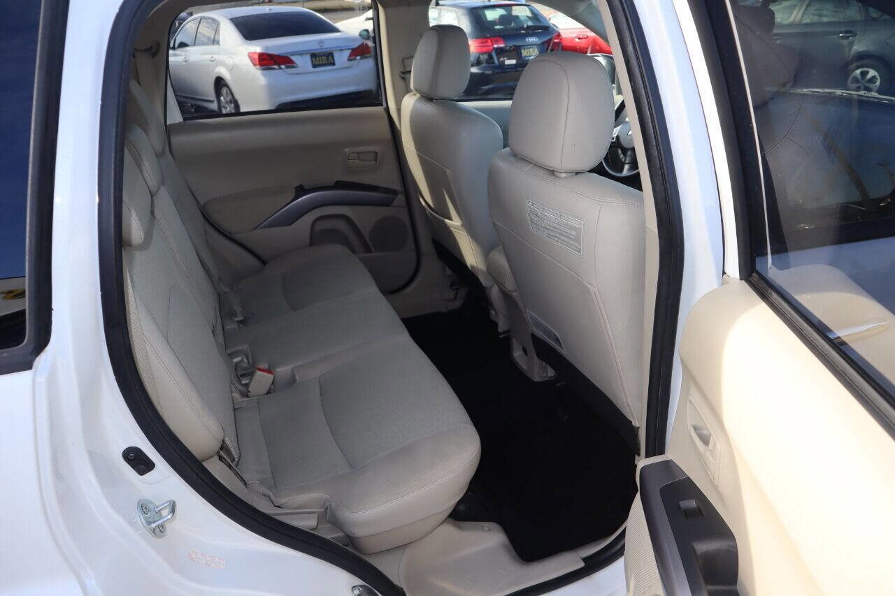 Used 2008 Mitsubishi Outlander SE image 25