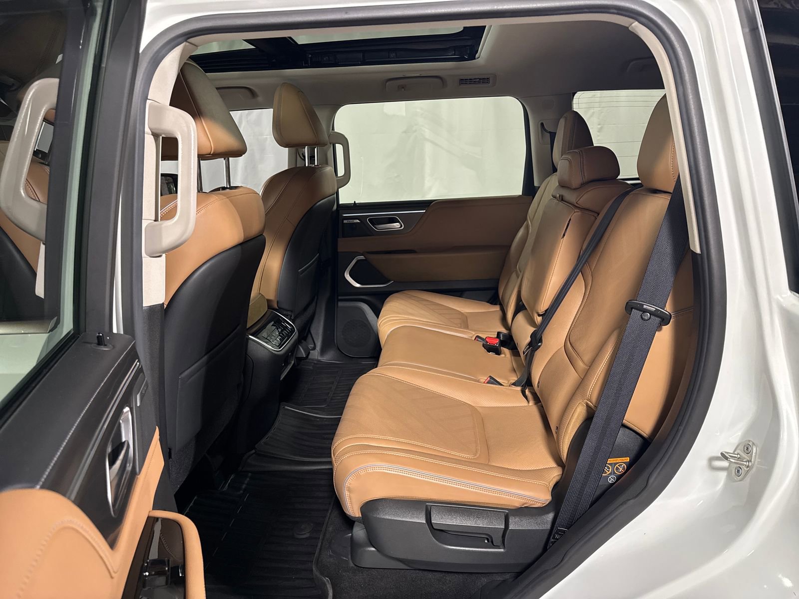 Used 2025 INFINITI QX80 Luxe AWD/4WD image 4