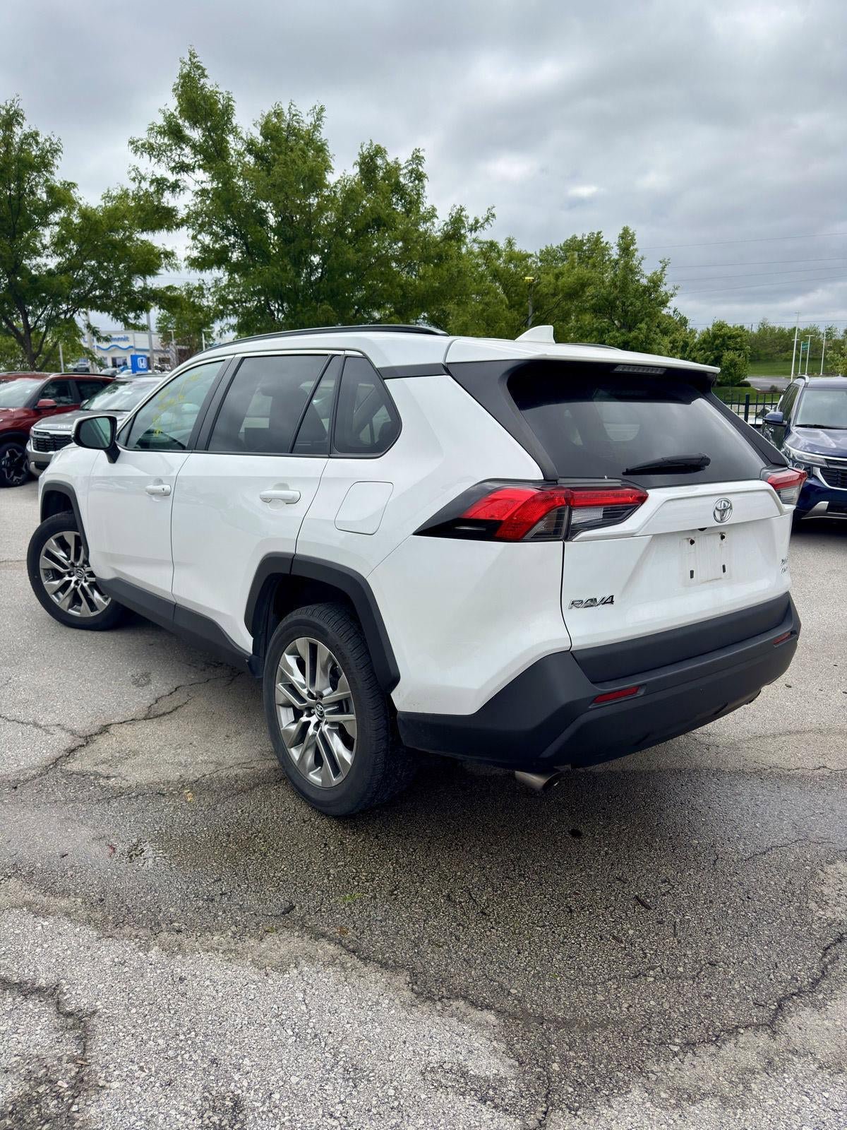 Used 2019 Toyota RAV4 XLE Premium AWD/4WD image 3